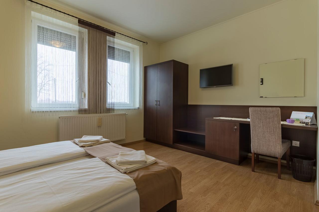Tölgyfa Vendégház Kiskoros Exterior foto